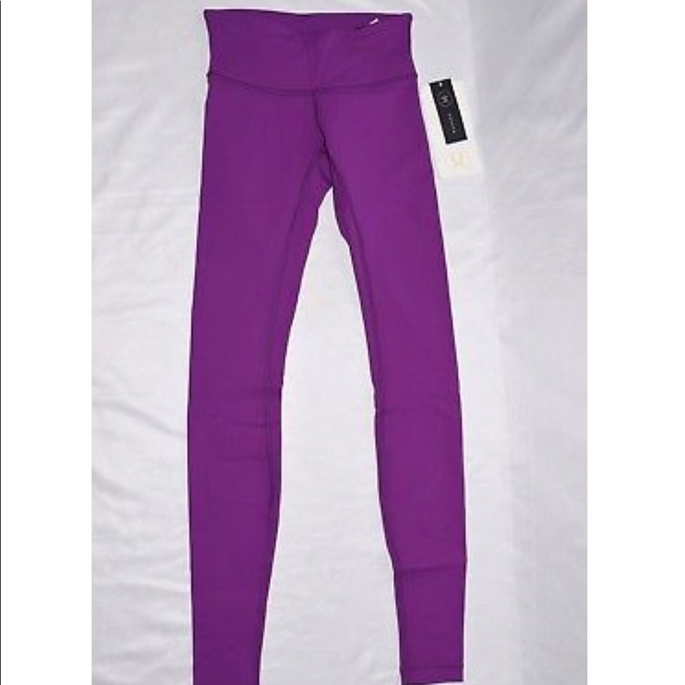 Lululemon size 4 magenta yoga pants